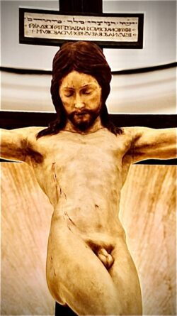 Crocifisso di Michelangelo scolpito in legno